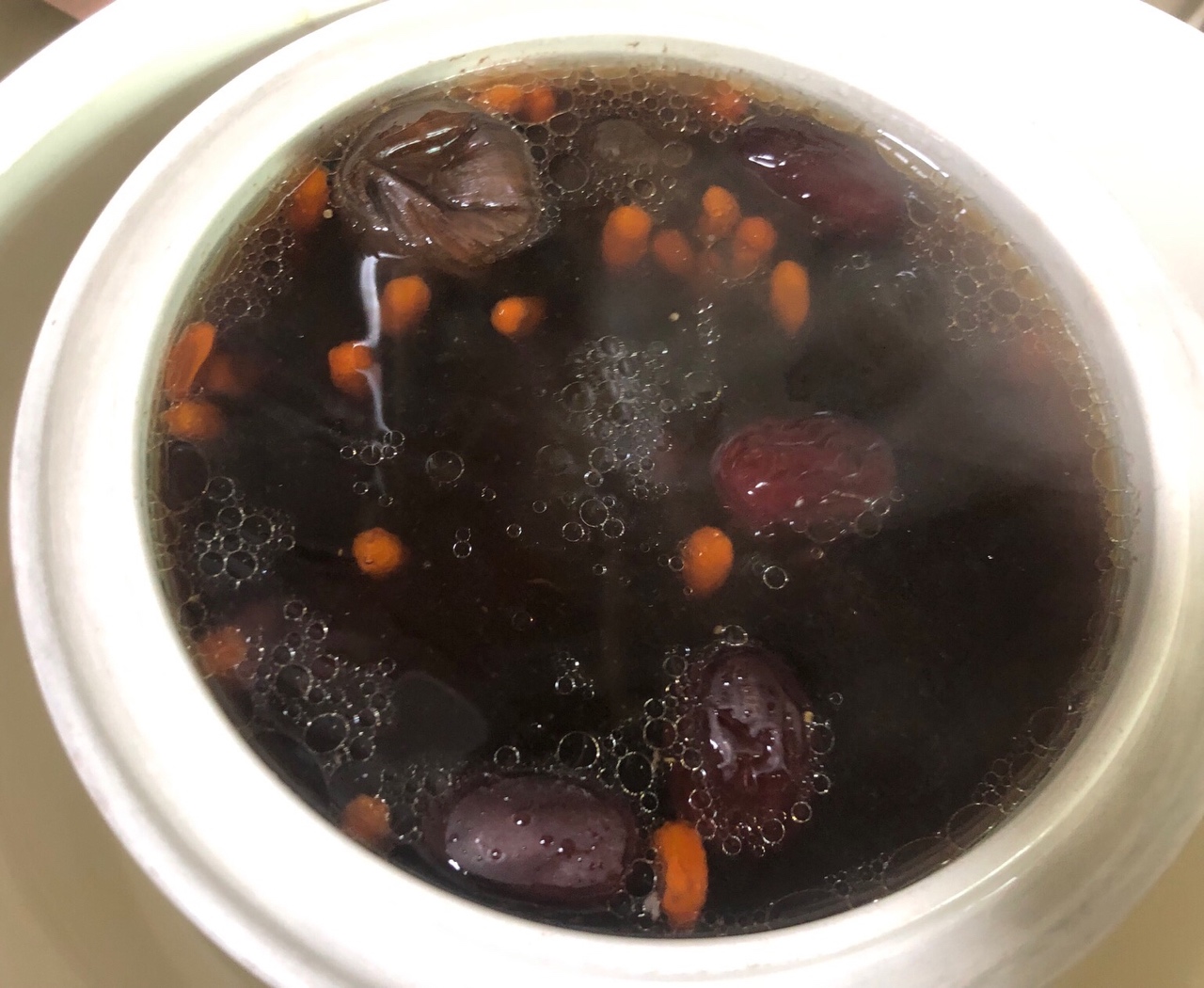 黑蒜羊肚菌炖汤的做法