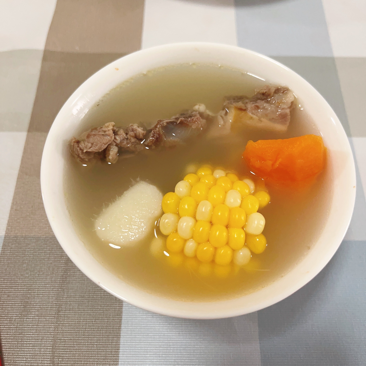 胡萝卜玉米淮山猪骨汤～省汤的做法