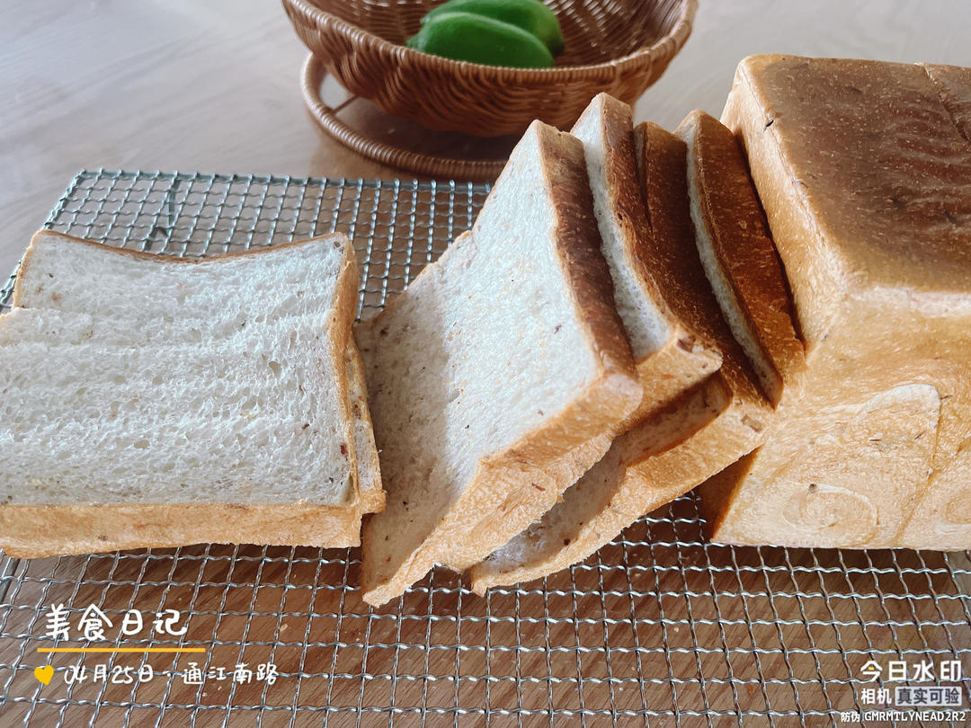 色与香同赋的玫瑰吐司