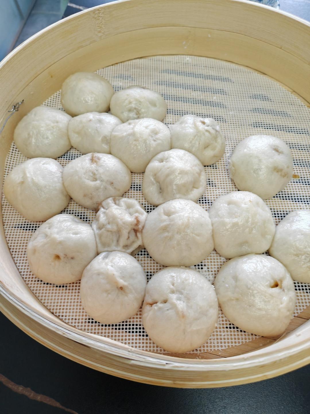 软面透油小笼包