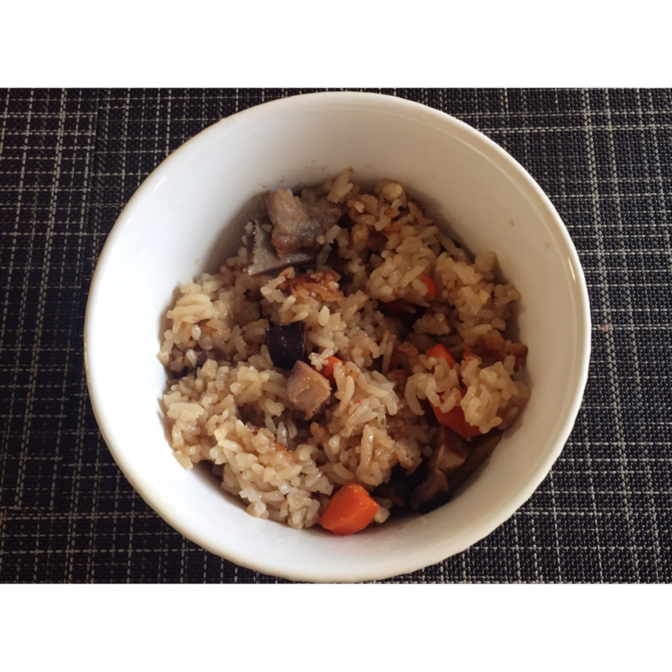 喷香排骨焖饭（爆好吃）