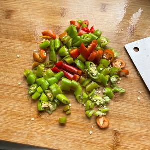 下饭菜‼️‼️‼️酸菜粉丝辣椒糊的做法 步骤1