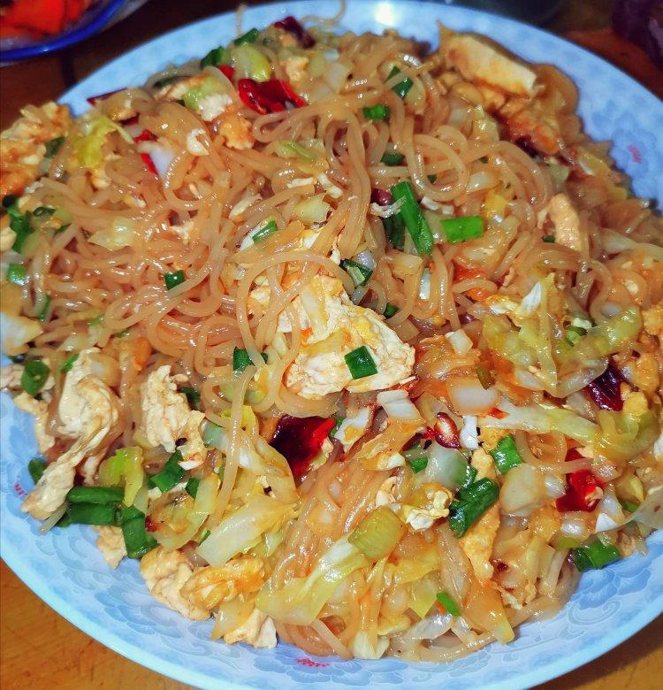 大学食堂的味道:包菜粉丝炒蛋