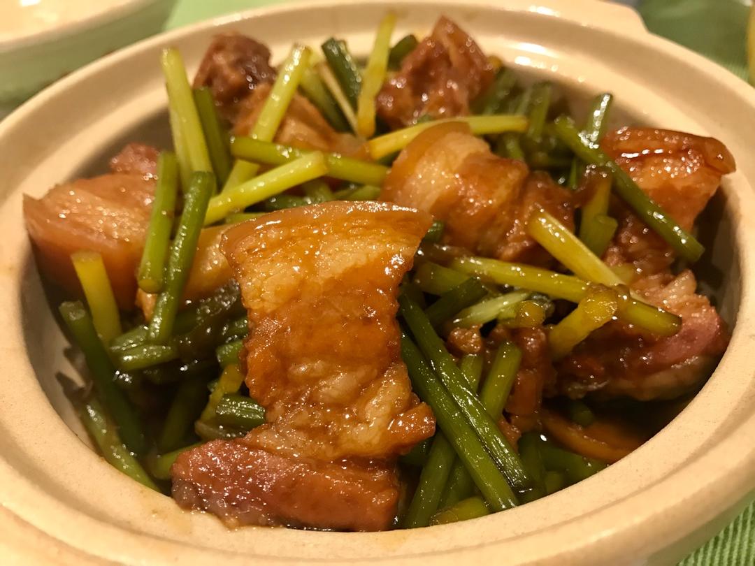 红烧肉焖蒜薹