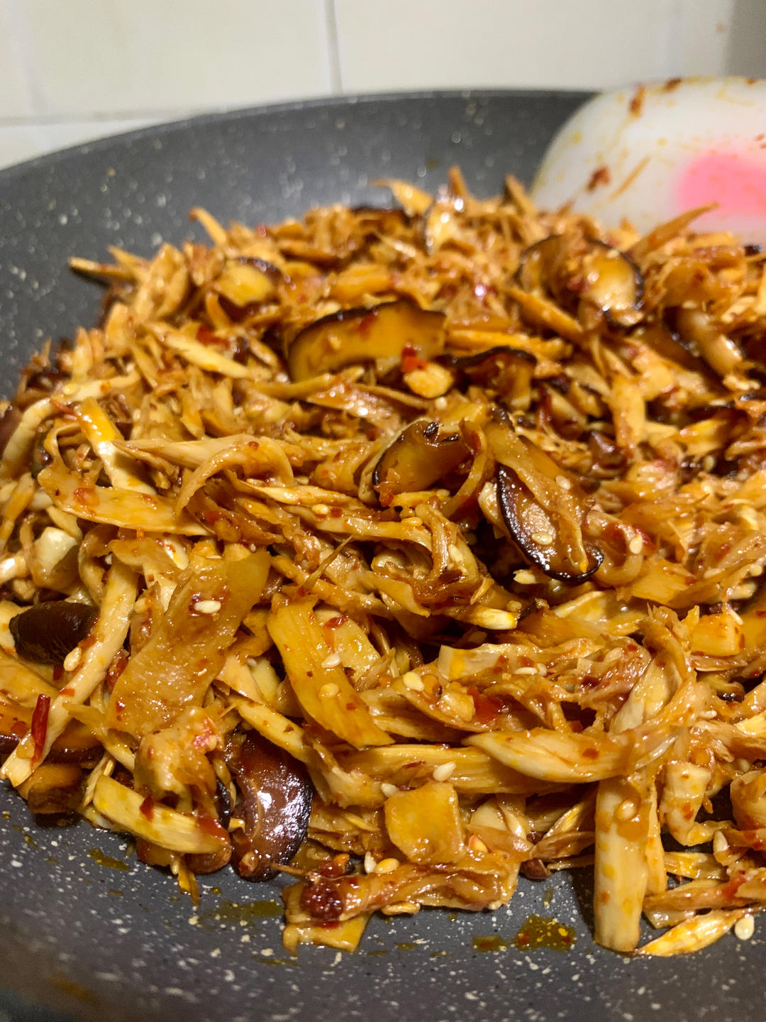 夏日下饭神菜、万能拌菜：老干妈笋丝