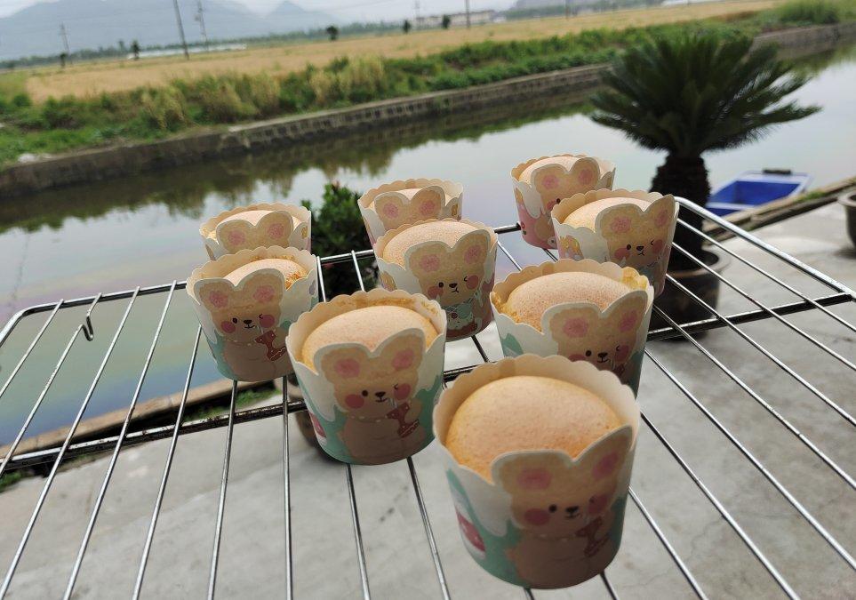 不塌不凹的纸杯戚风蛋糕