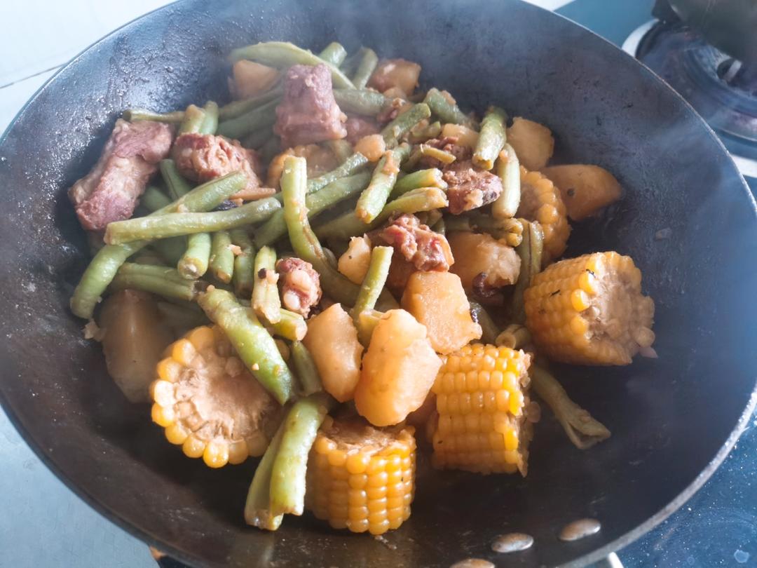 硬菜代表--排骨炖豆角土豆（豆角焖面胚子）