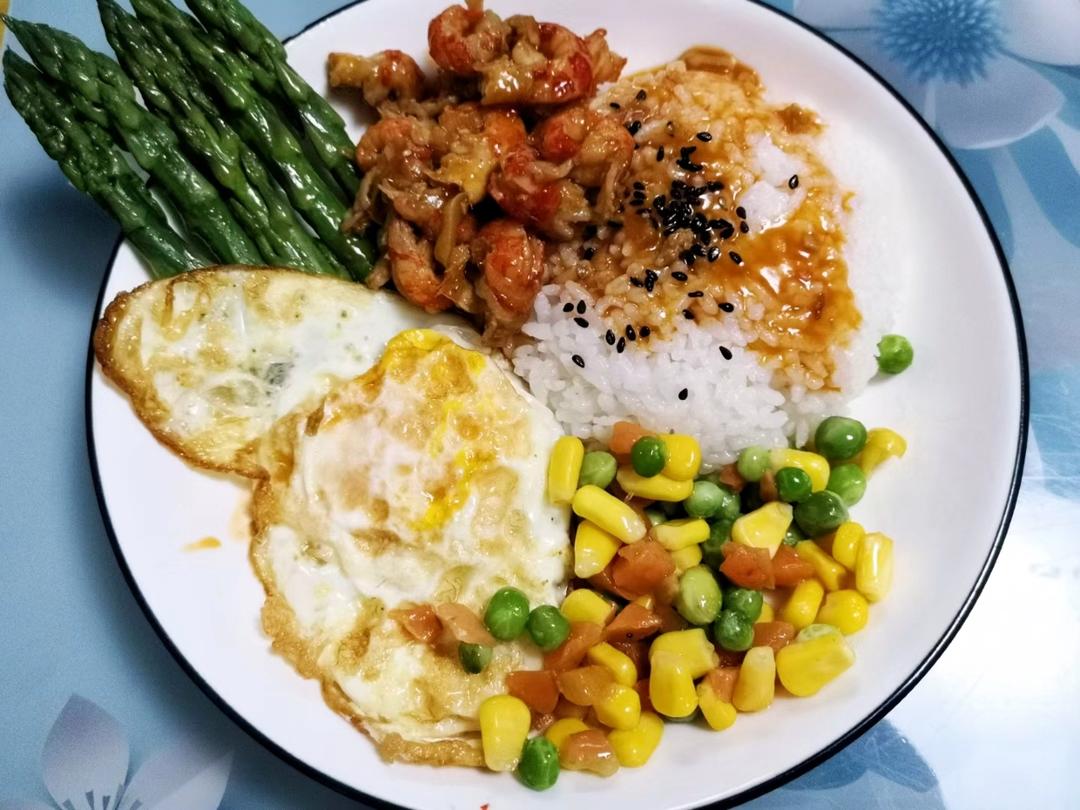 小龙虾盖饭（5分钟速成好吃不打折）