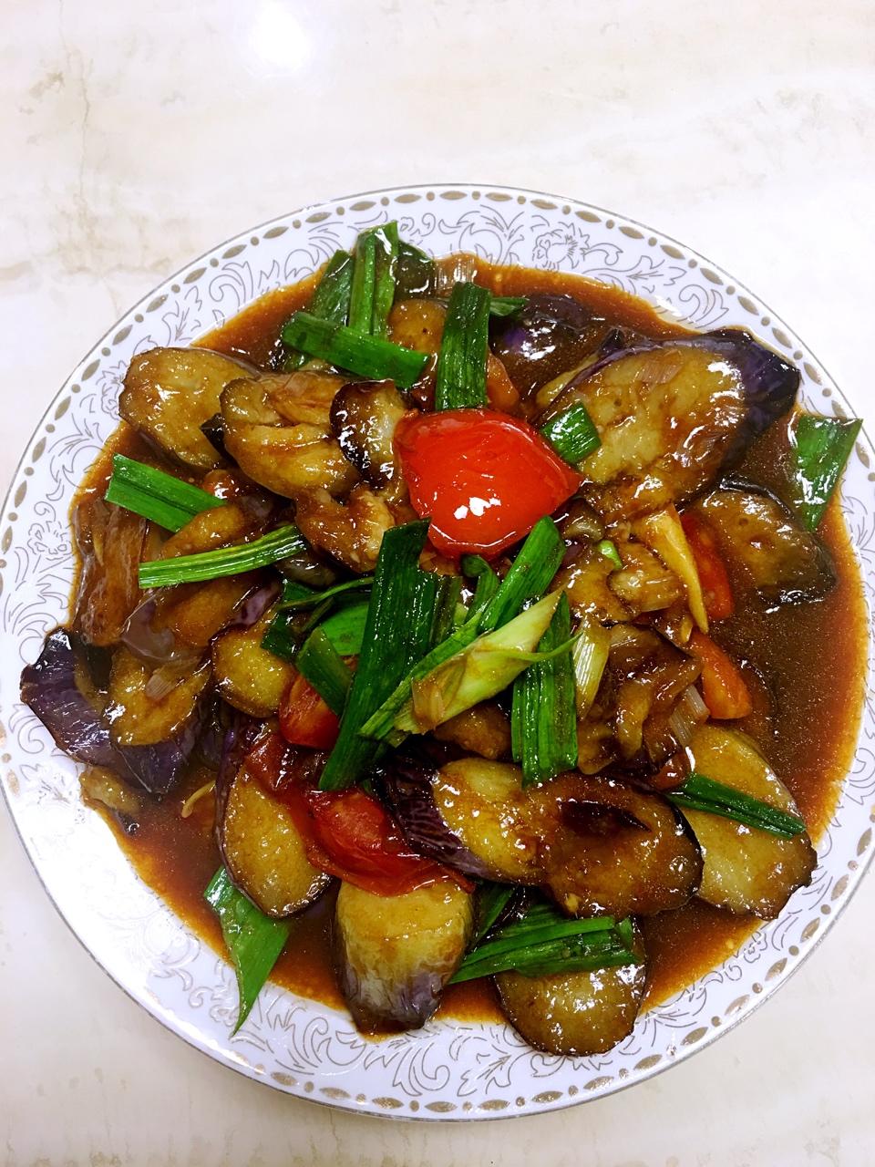 牙子周做的家常烧茄子比较简单