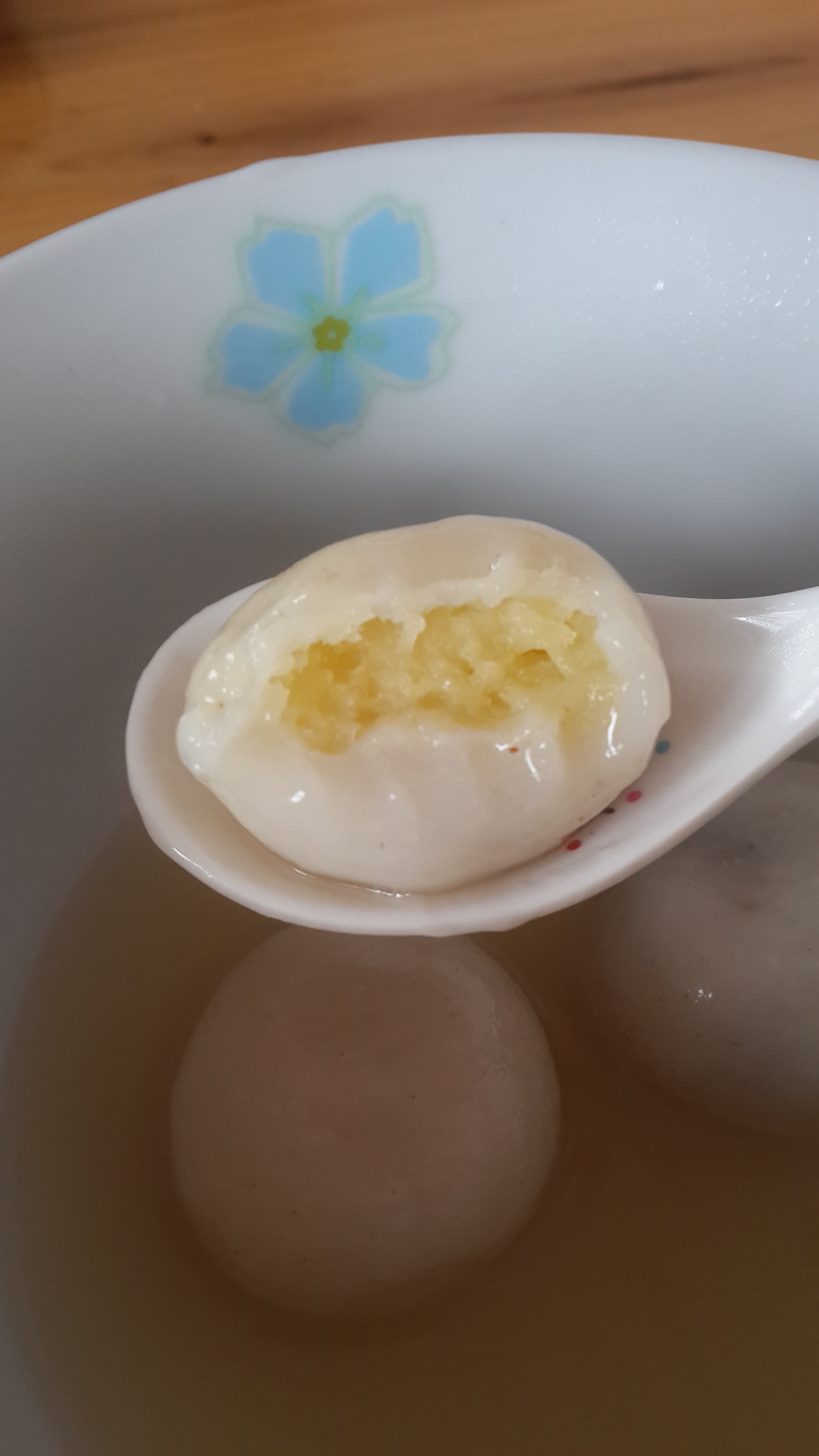 饼干控做的奶黄馅牛奶汤圆