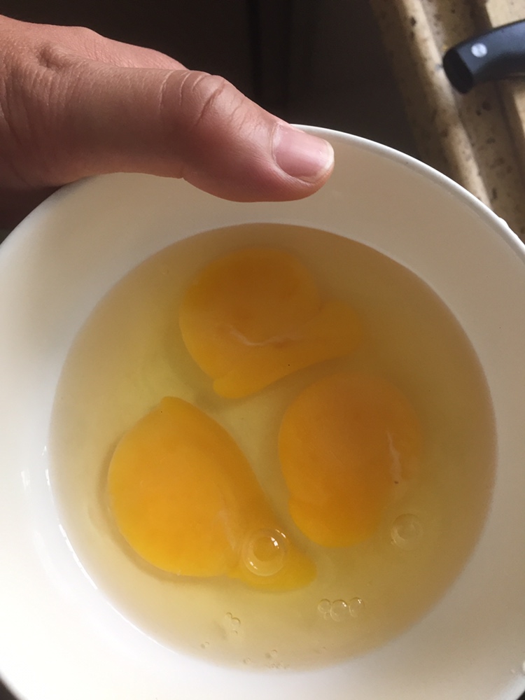 小葱开水煎蛋的做法 步骤1