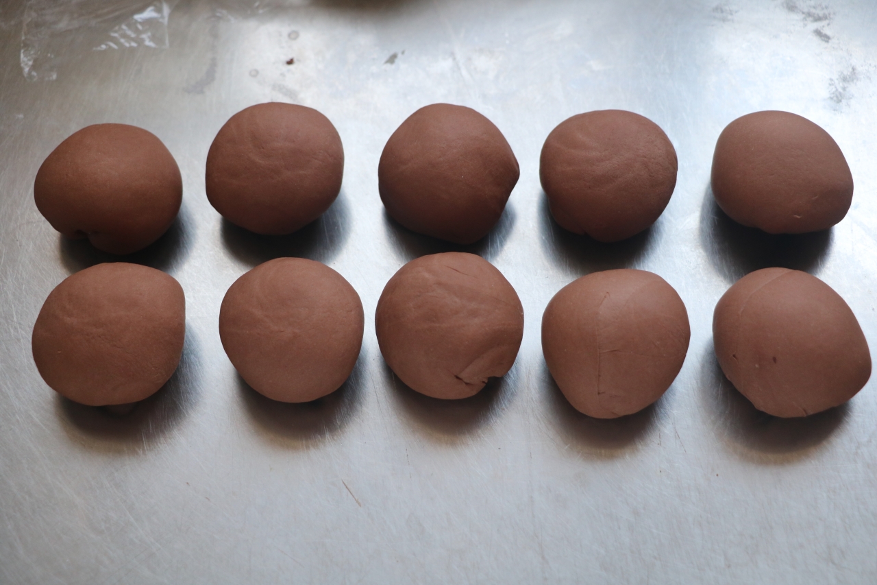 巧克力毛毛虫馒头的做法 步骤2