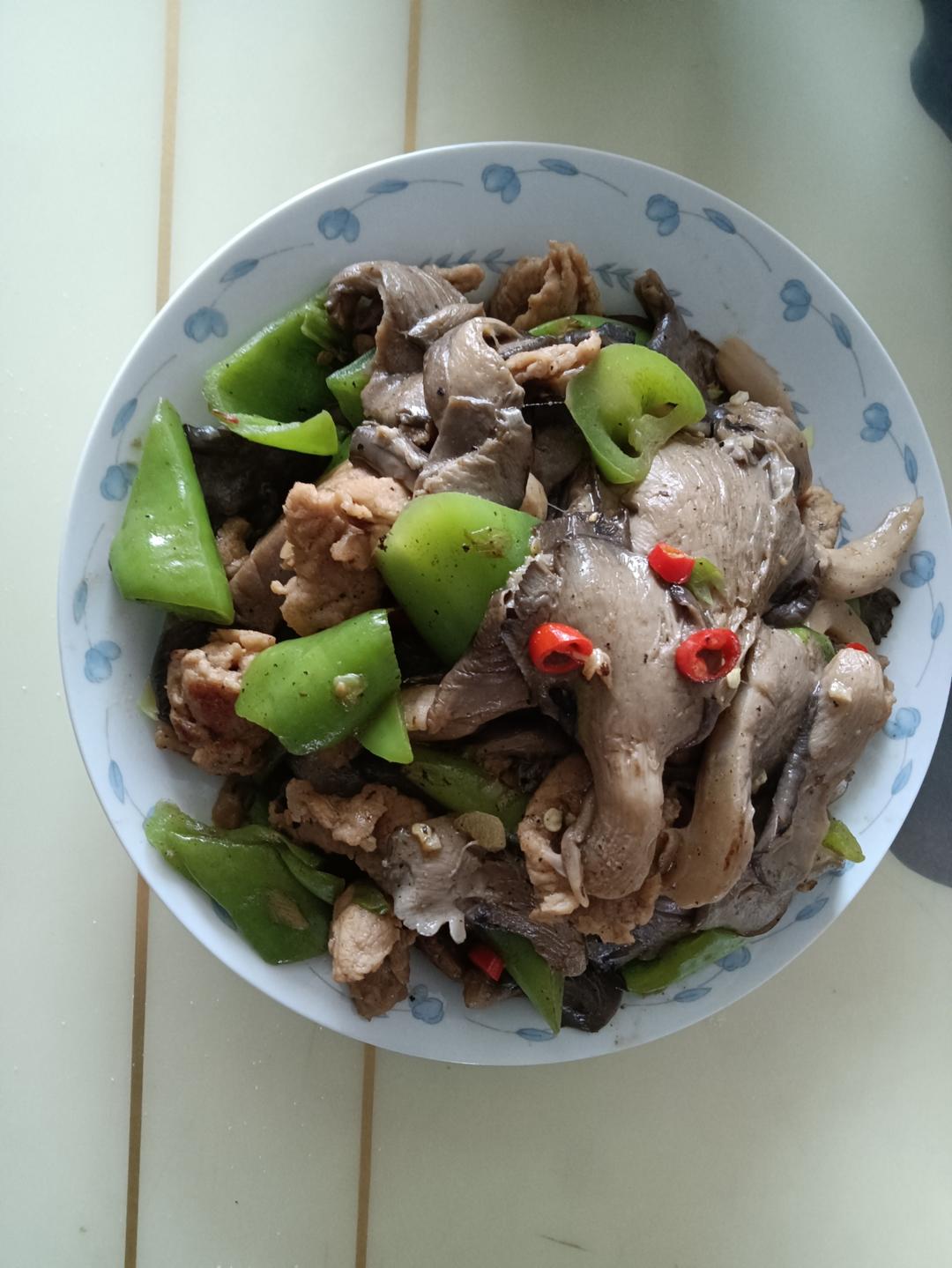 平菇炒肉片