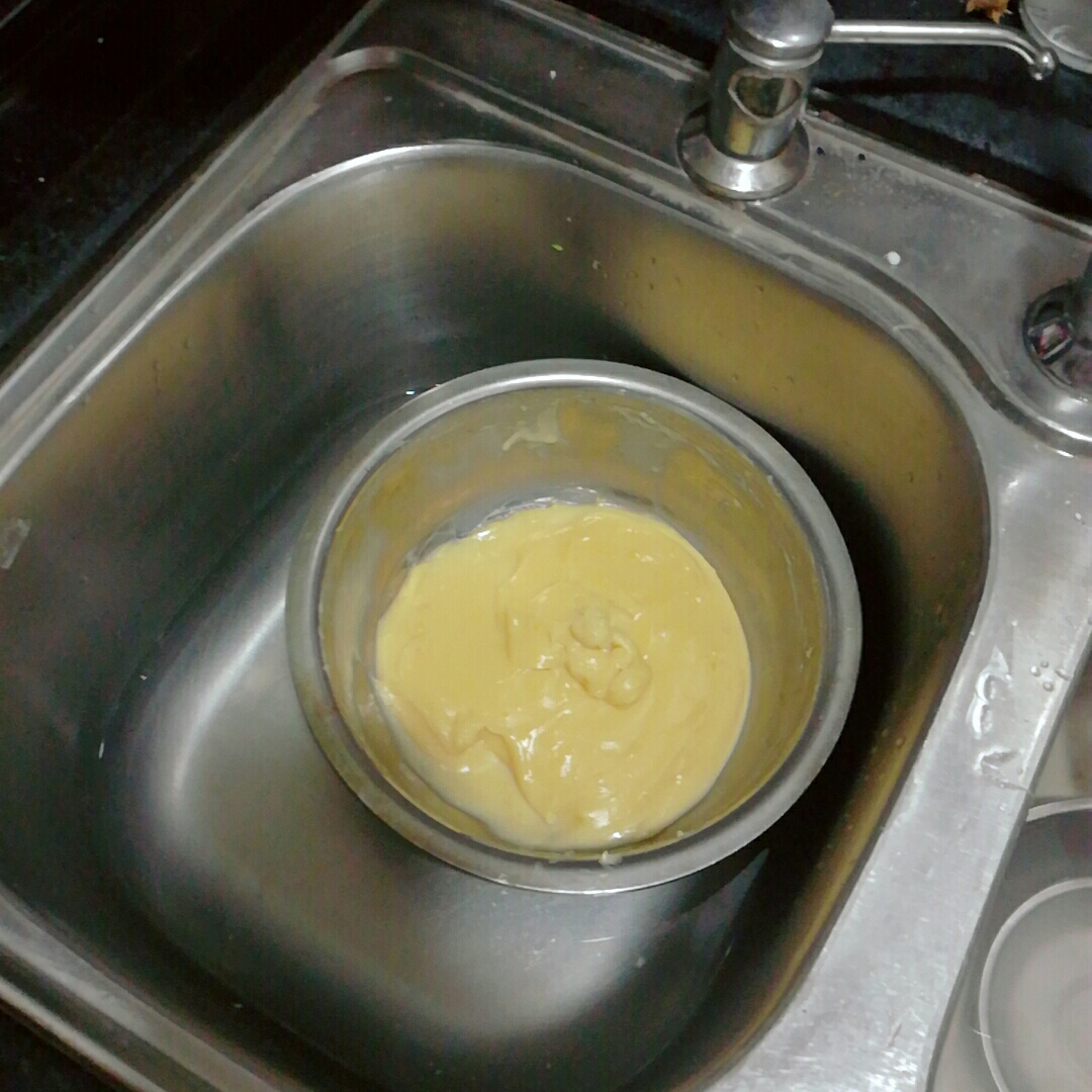 家庭制作蛋奶酱           （我称它为奶黄酱）的做法