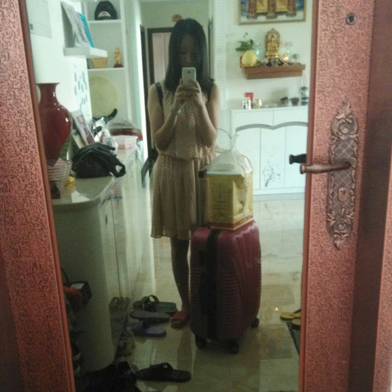小妮子在厨房各种瞎折腾