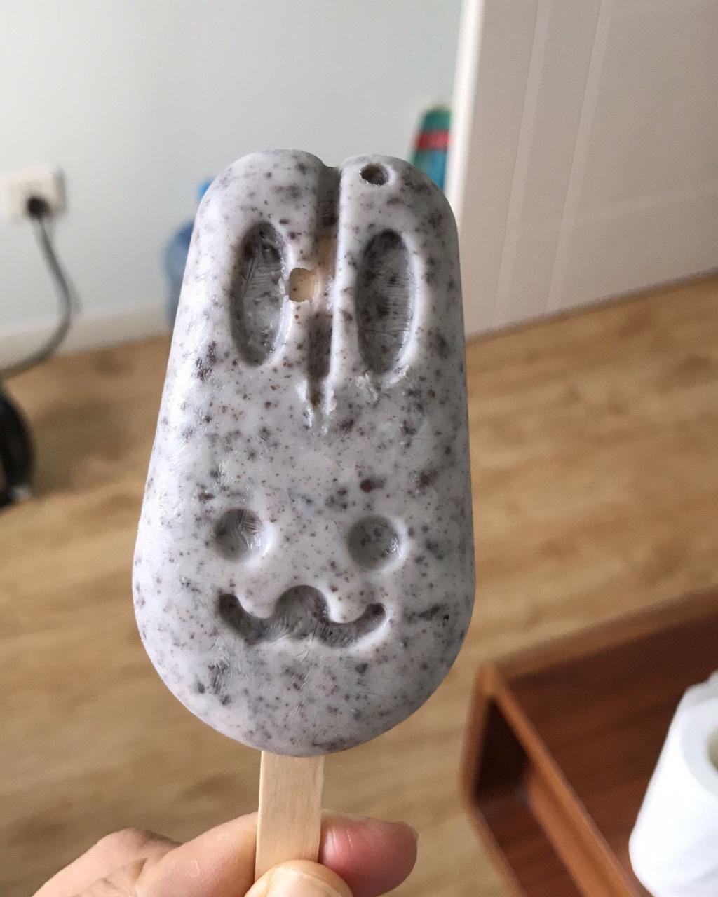 我就是静静哈哈哈做的黑白相间的奥利奥酸奶冰棍