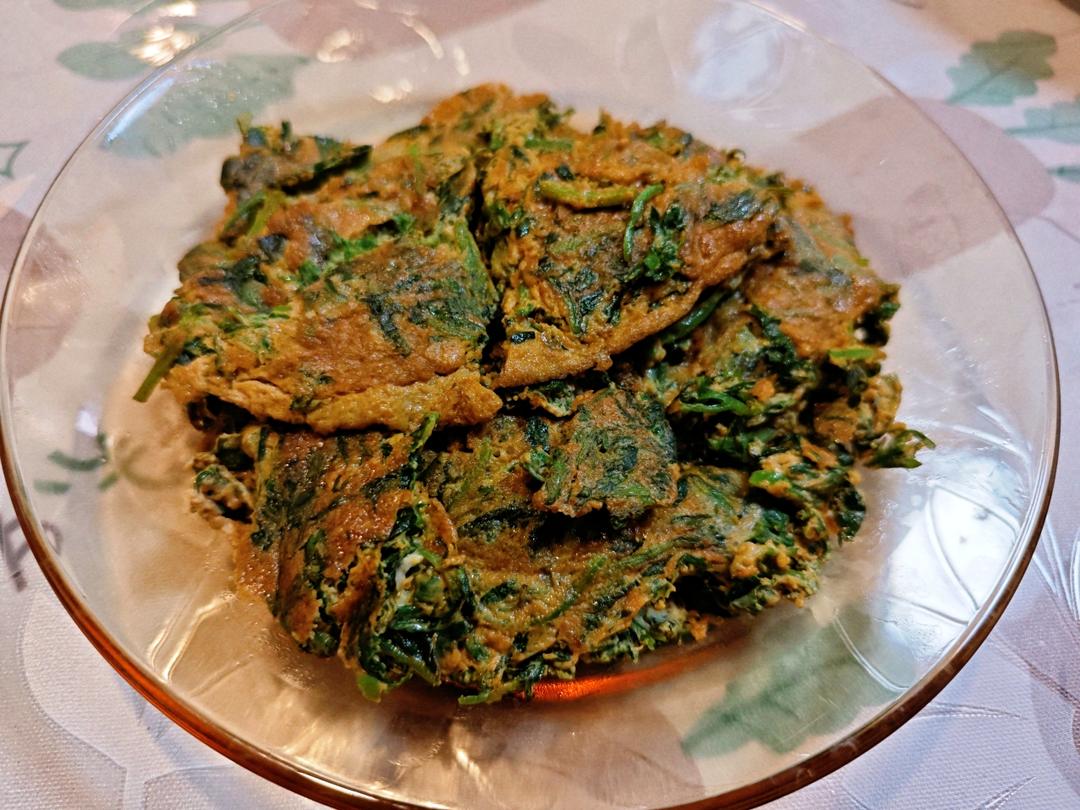 鲜艾叶煎鸡蛋