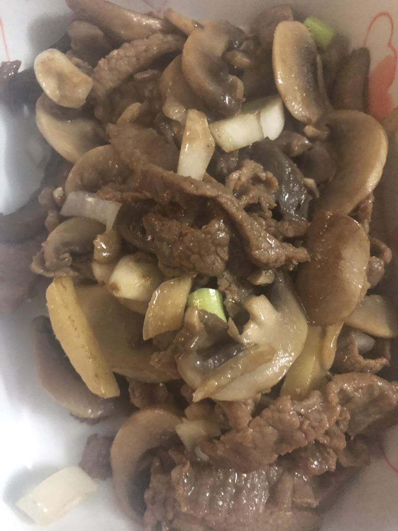 蚝油草菇滑炒牛肉