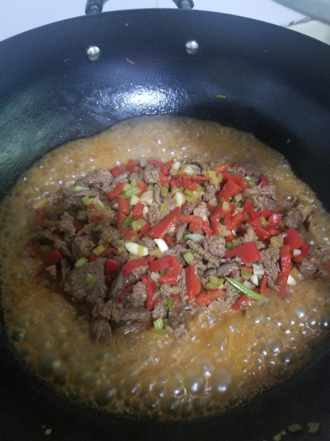 芹菜红椒牛肉的做法