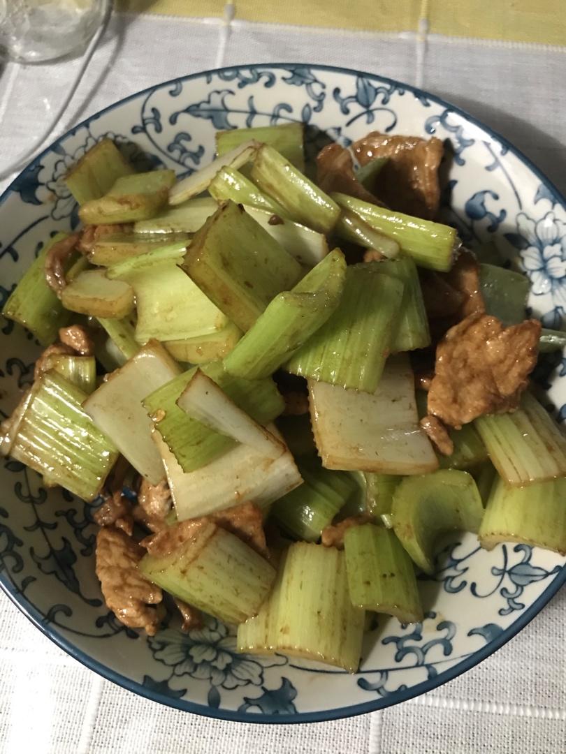 芹菜炒肉