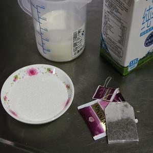 茶香牛乳鲜奶冻的做法 步骤2