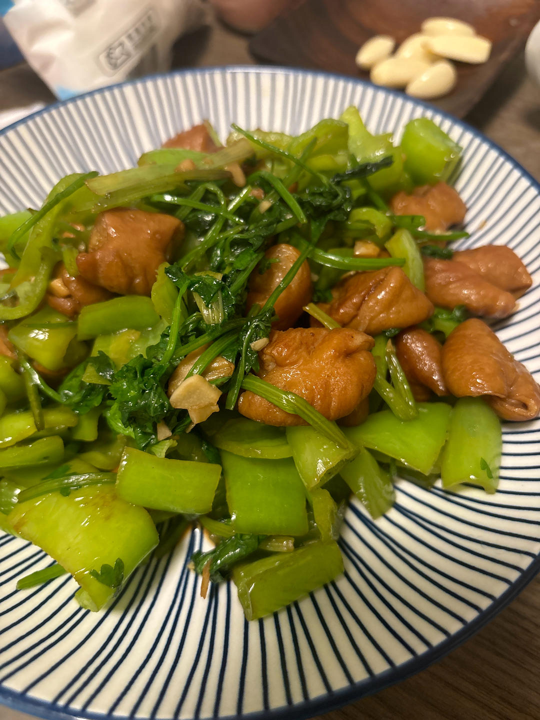 香菜炒卤肥肠