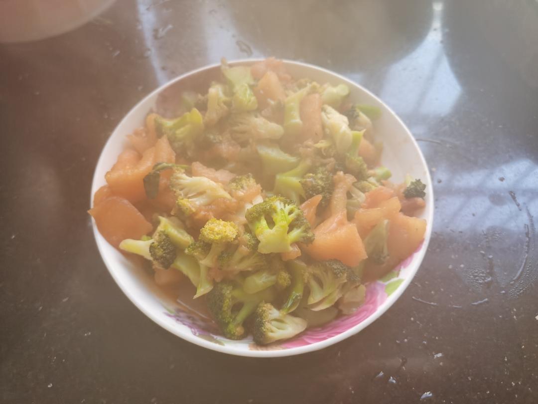 蕃茄炒西兰花