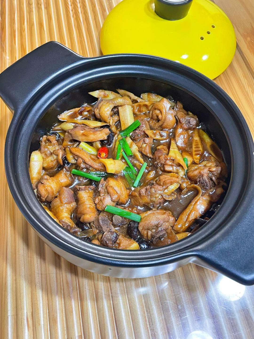 春笋焖鸡煲