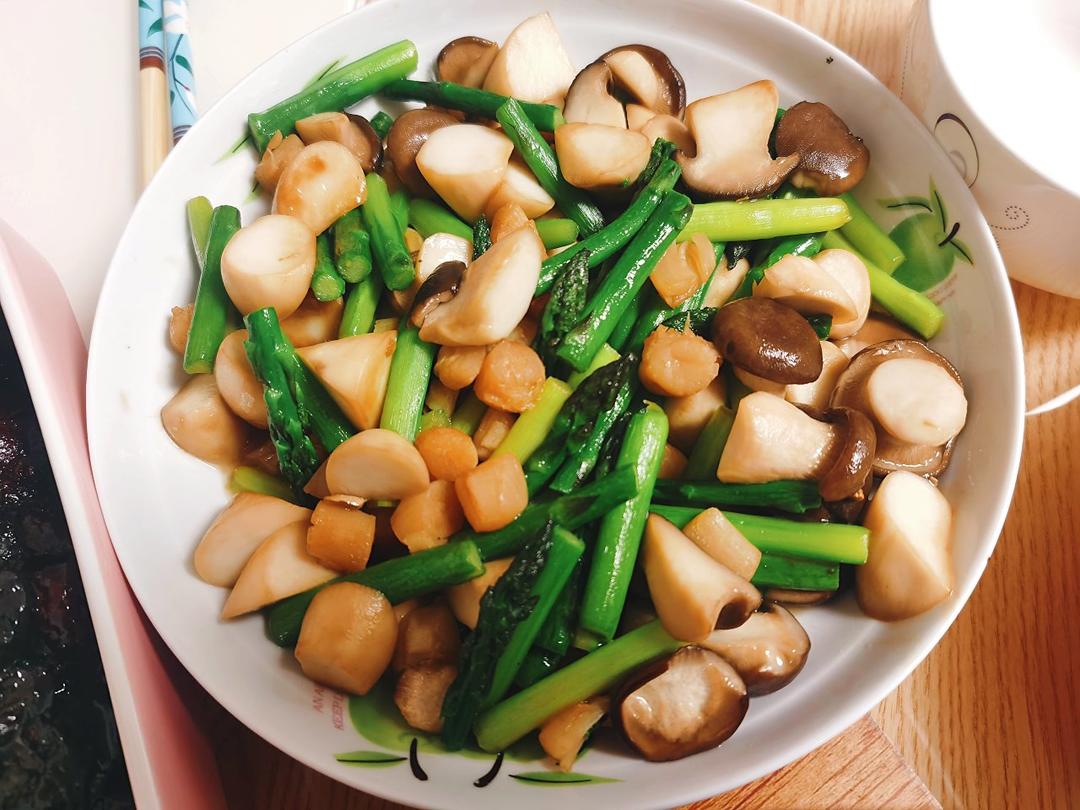 鲜掉眉毛的炒三鲜～芦笋杏鲍菇干贝