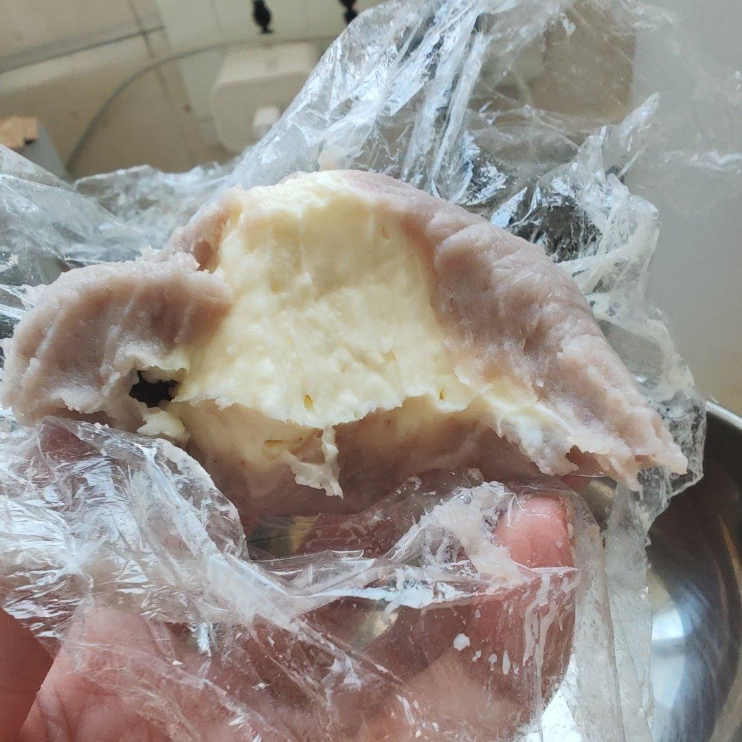 一口封神的芋泥奶酪球
