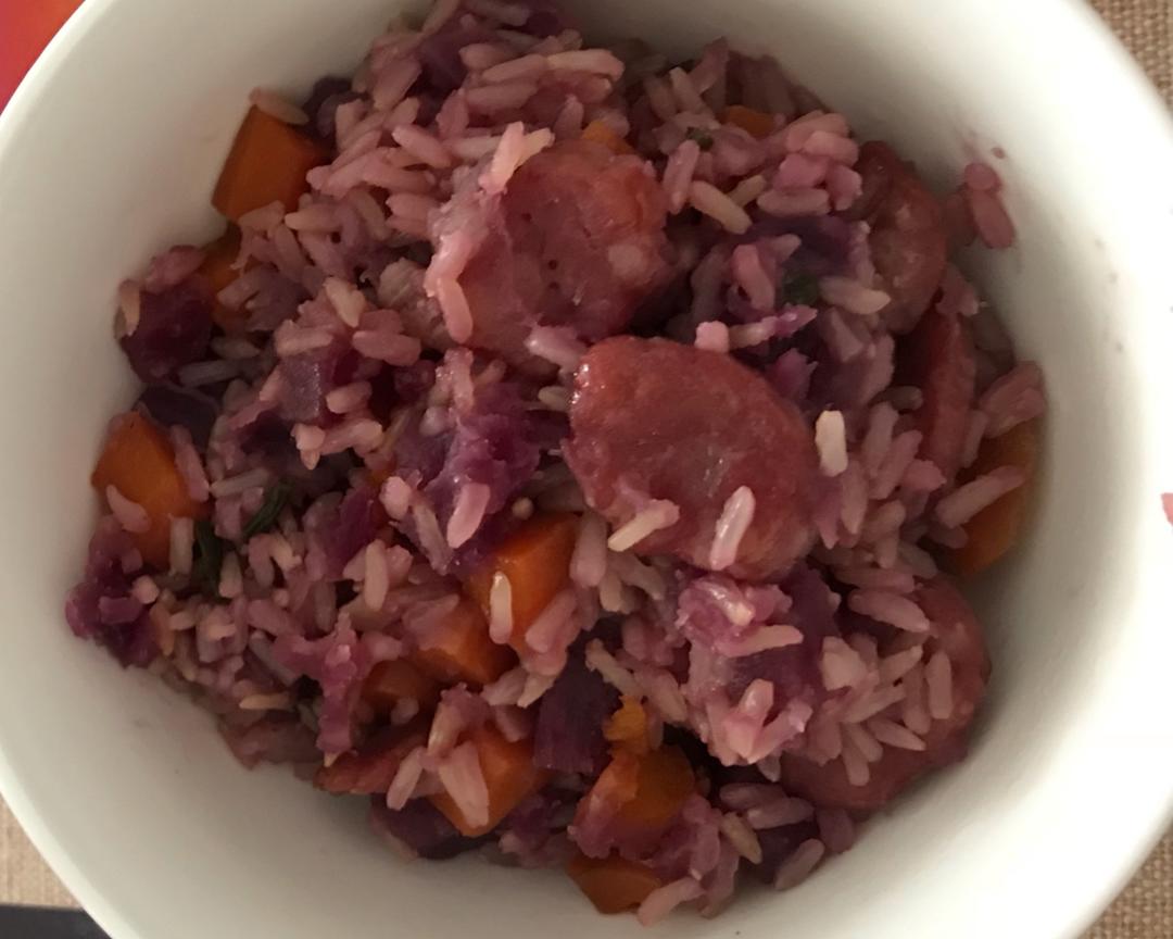 五彩腊肠饭的做法