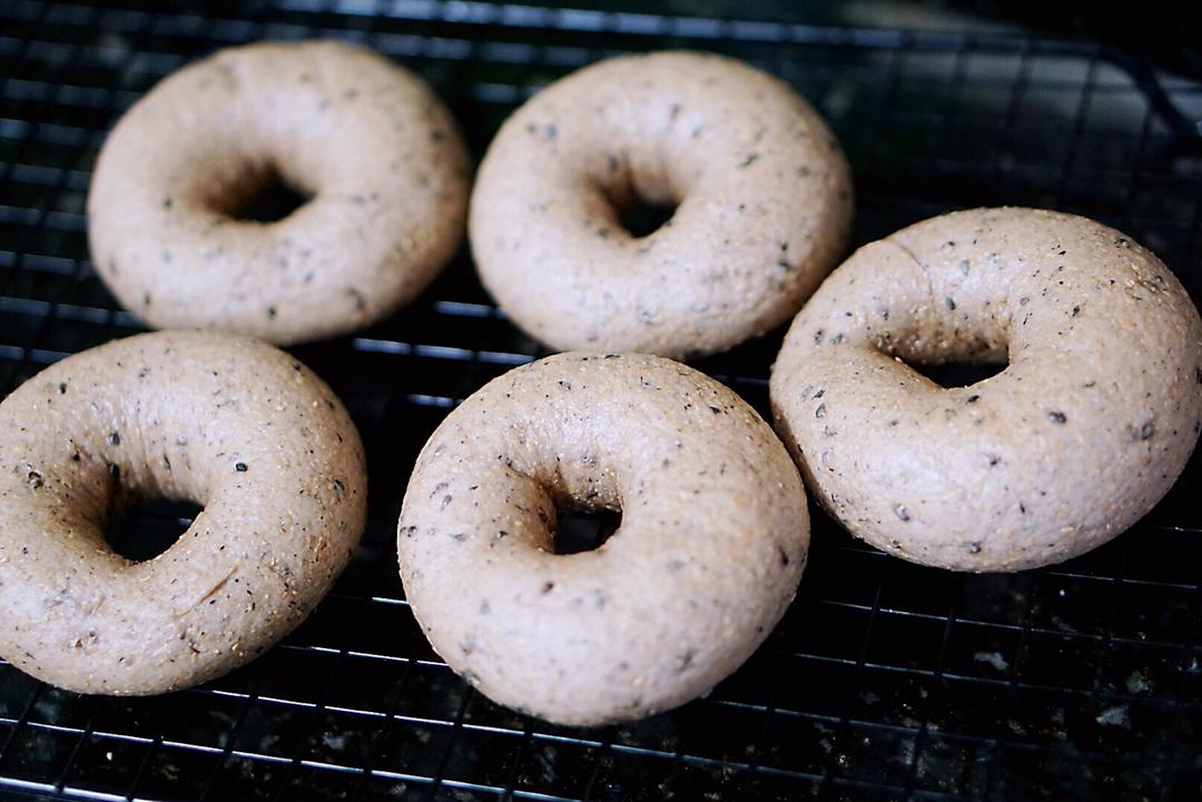 黑芝麻葡萄干全麦贝果🥯小美版