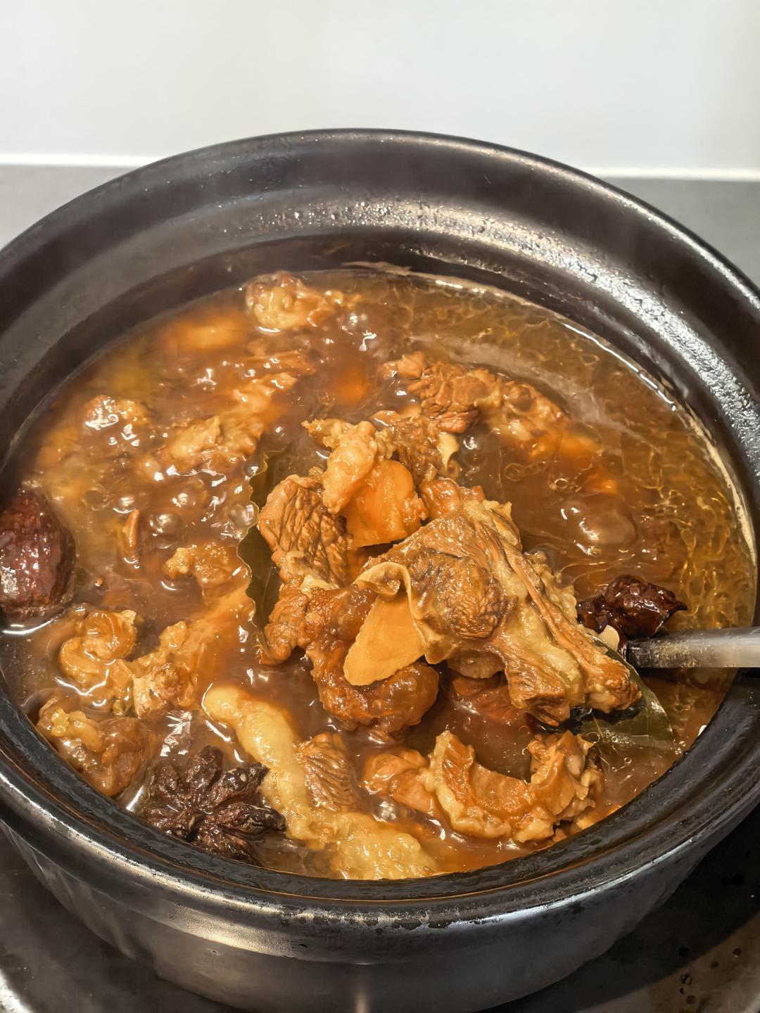 经典广式牛腩（捞猪肠粉，牛腩汁煲白萝卜）