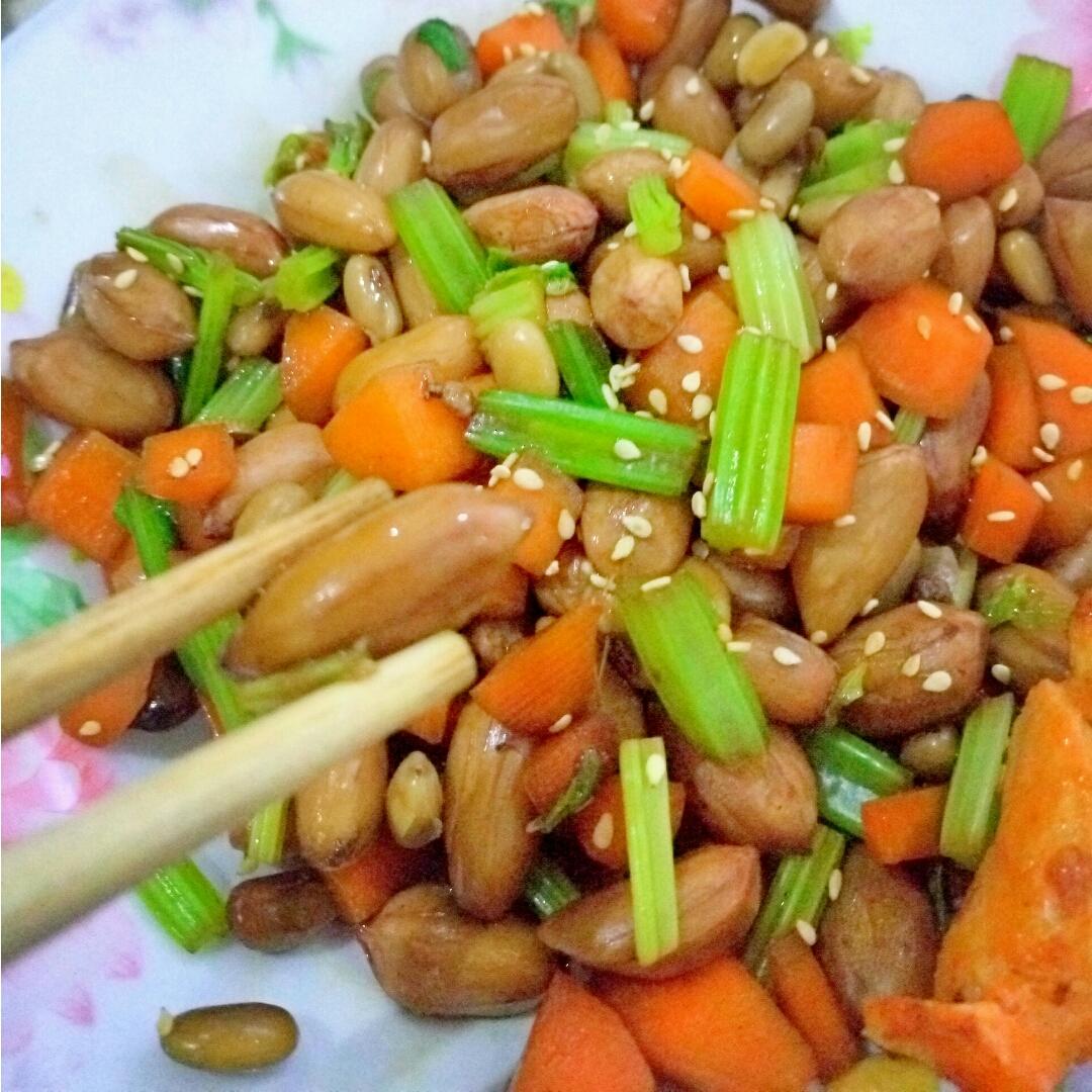 凉拌芹菜花生米胡萝卜