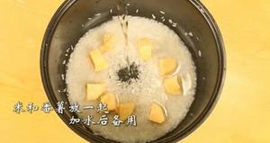 电饭锅懒人美食之蒸排骨+番薯饭的做法 步骤3