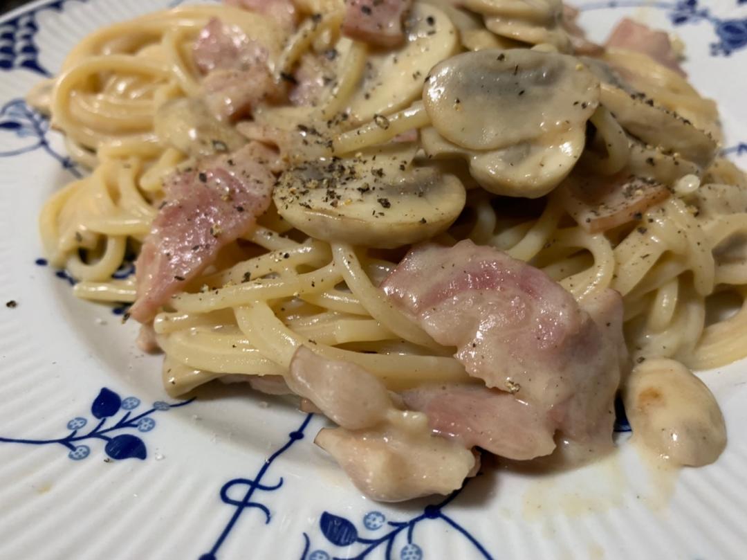 白蘑菇奶油培根意面