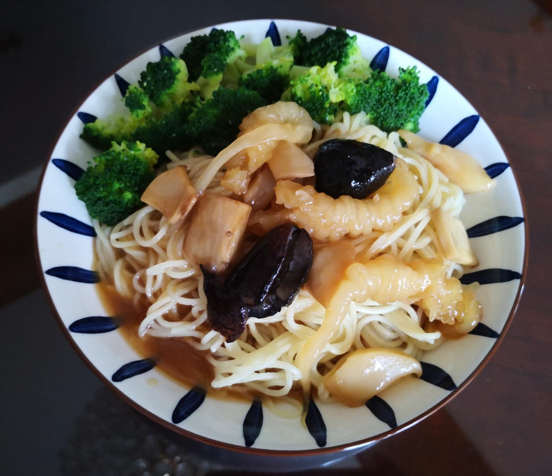 海参肉丁捞面