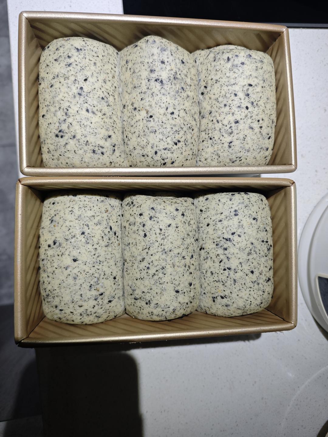 营养丰富的黑芝麻小吐司