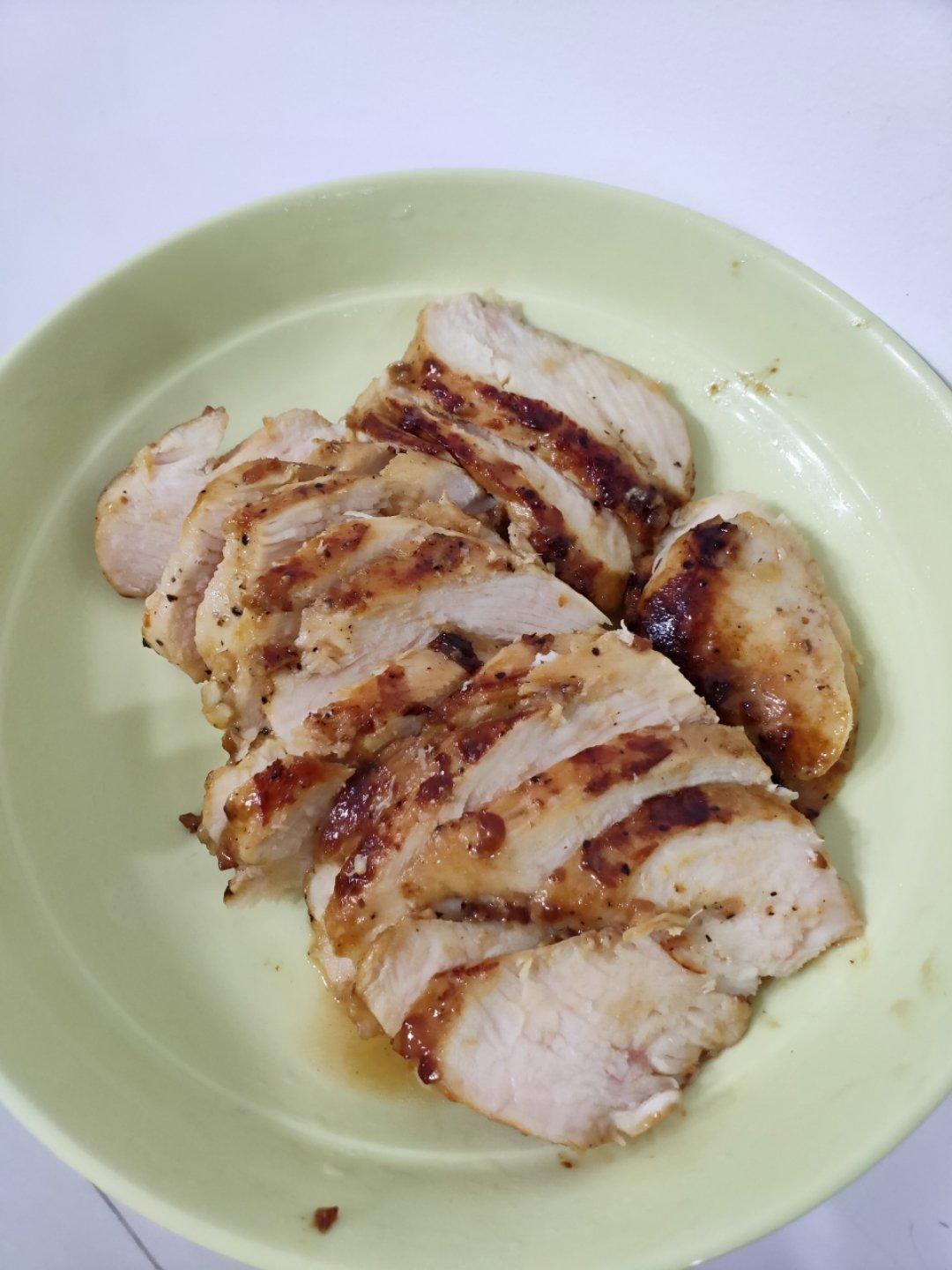 酷炫屌炸天好吃的煎鸡胸肉（香蒜蜂蜜煎鸡胸肉）