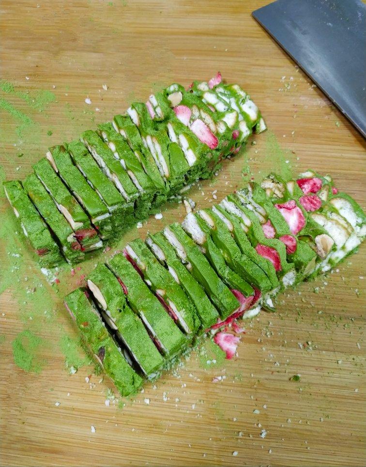 抹茶草莓雪花酥
