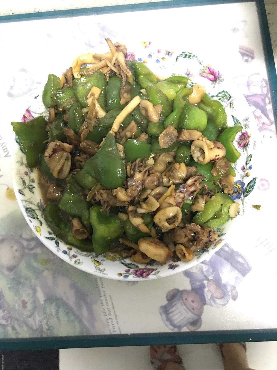 超简单的青椒炒海鲜组合