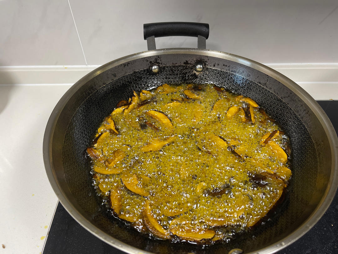 蘑菇酱灵魂拌面｜鸡枞菌黑牛肝菌野生菌炸油