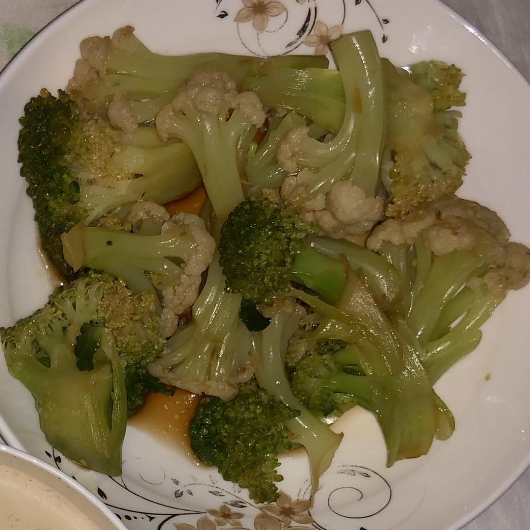 西兰花拌菜花