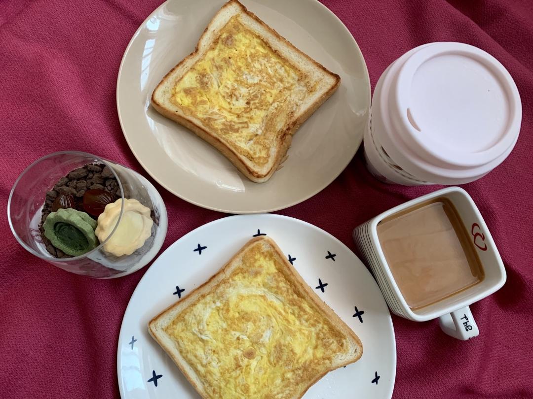 土司煎蛋 Egg-in-a-hole