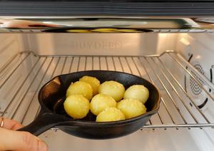 迷迭香椒盐烤脆皮土豆-北鼎食谱的做法 步骤5