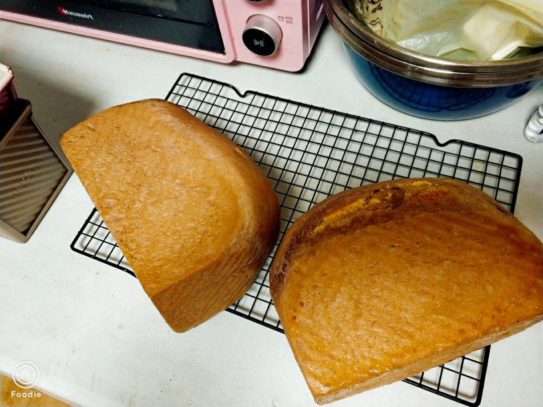 肉松色拉酱中空面包