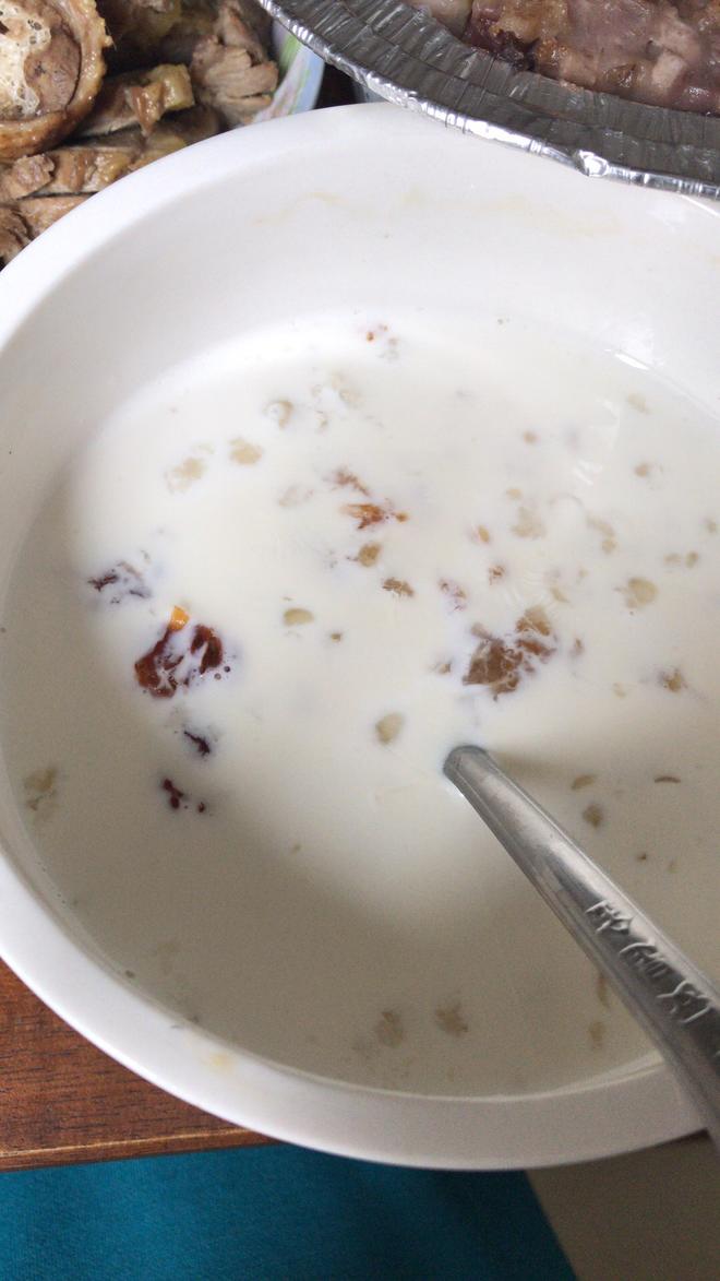 牛奶雪耳炖桃胶西米露的做法