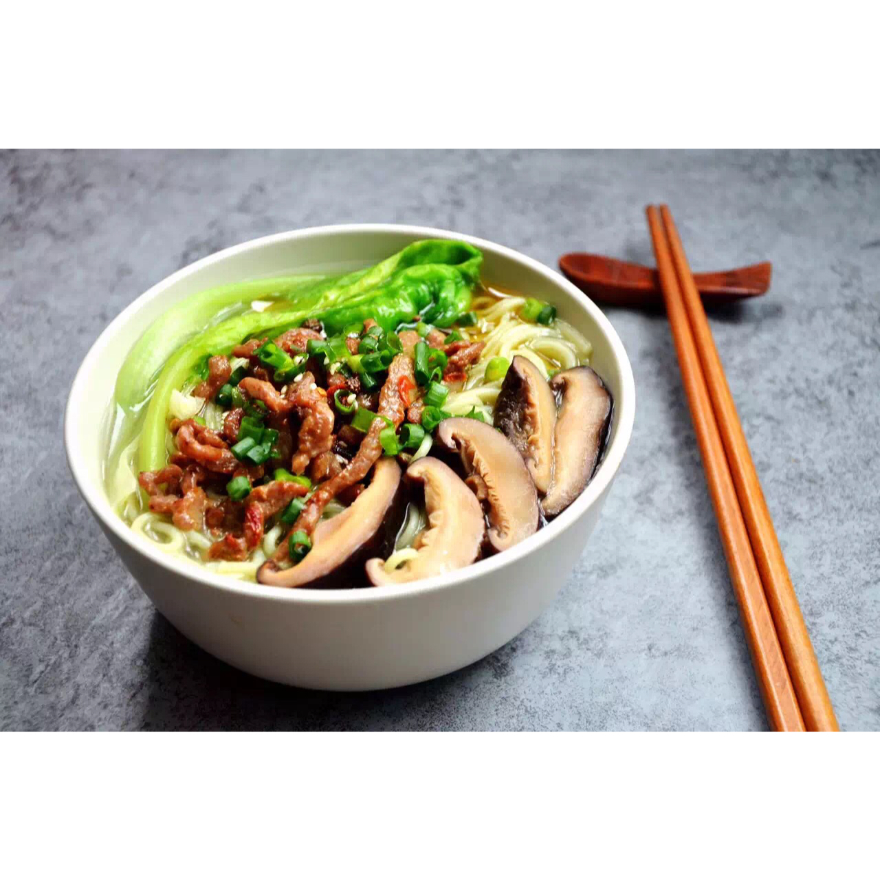 爱吃的v胖菇凉做的香菇牛肉面