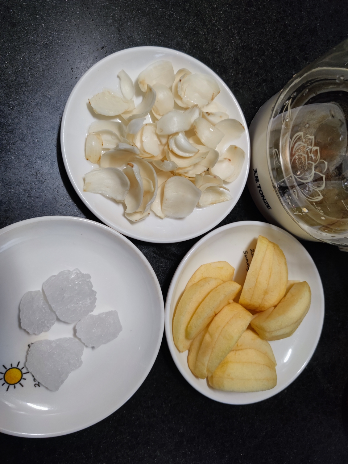 苹果百合润肺甜汤的做法 步骤3