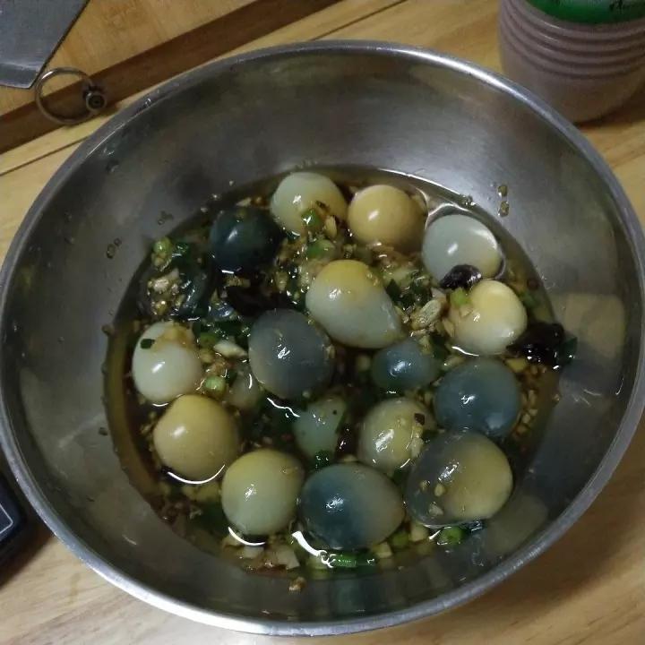 凉拌鹌鹑皮蛋